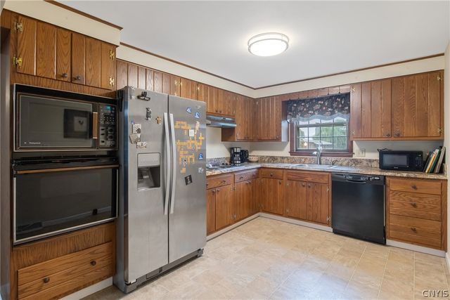 102 Croyden Lane, Dewitt, NY 13224