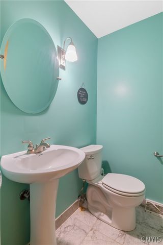 102 Croyden Lane, Dewitt, NY 13224