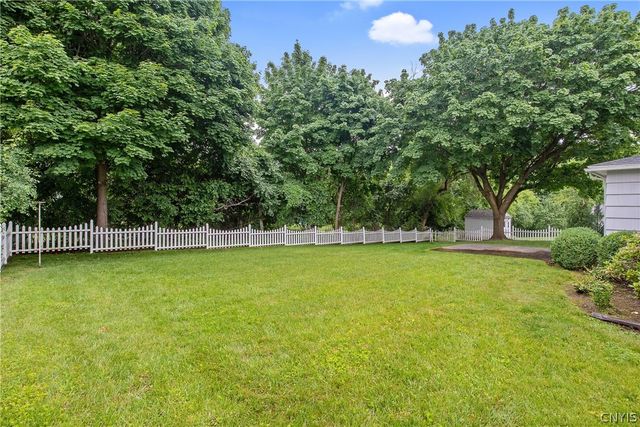 102 Croyden Lane, Dewitt, NY 13224