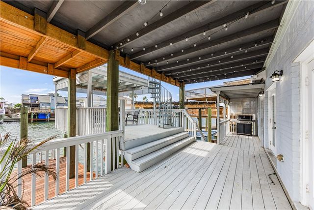 15337 Bowsprit Ct, Corpus Christi, TX 78418