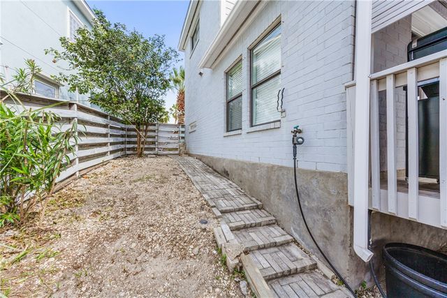 15337 Bowsprit Ct, Corpus Christi, TX 78418