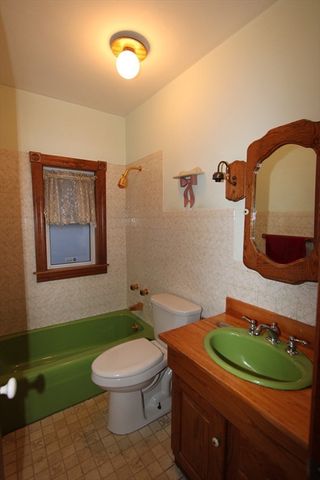 25 Crawford St, Worcester, MA 01604