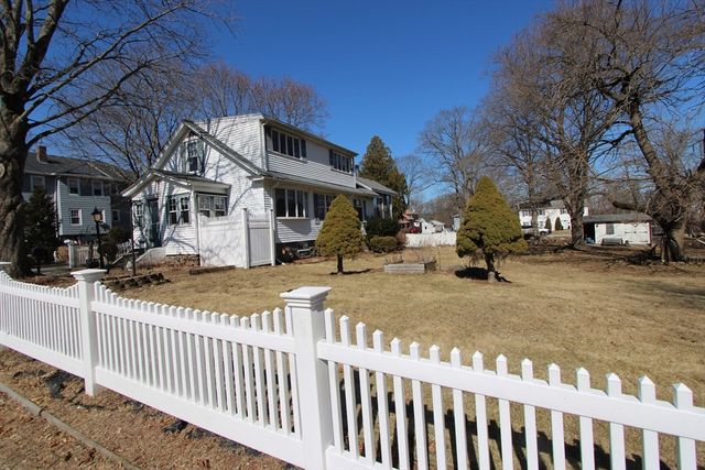 25 Crawford St, Worcester, MA 01604