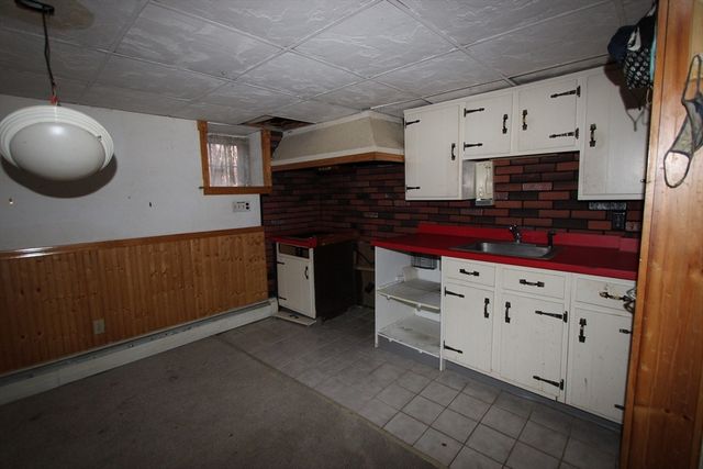 25 Crawford St, Worcester, MA 01604