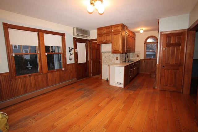 25 Crawford St, Worcester, MA 01604