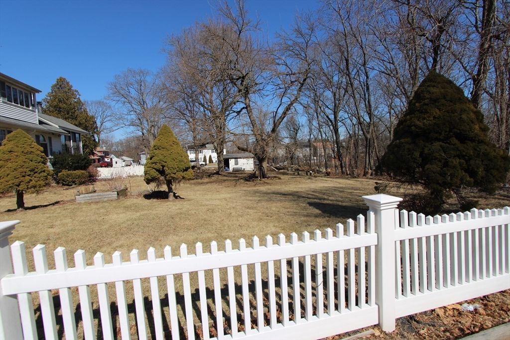 25 Crawford St, Worcester, MA 01604