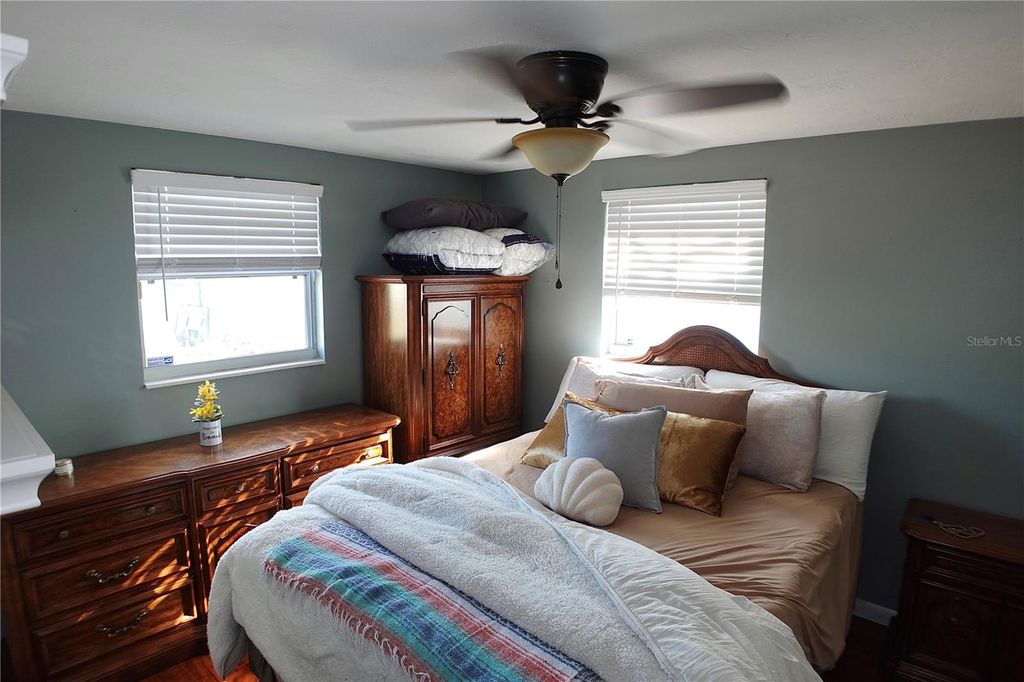 Image 11 of property listing at 3249 EISENHOWER DRIVE, Holiday, FL 34691