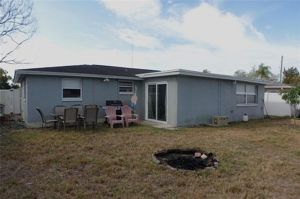 Image 17 of property listing at 3249 EISENHOWER DRIVE, Holiday, FL 34691