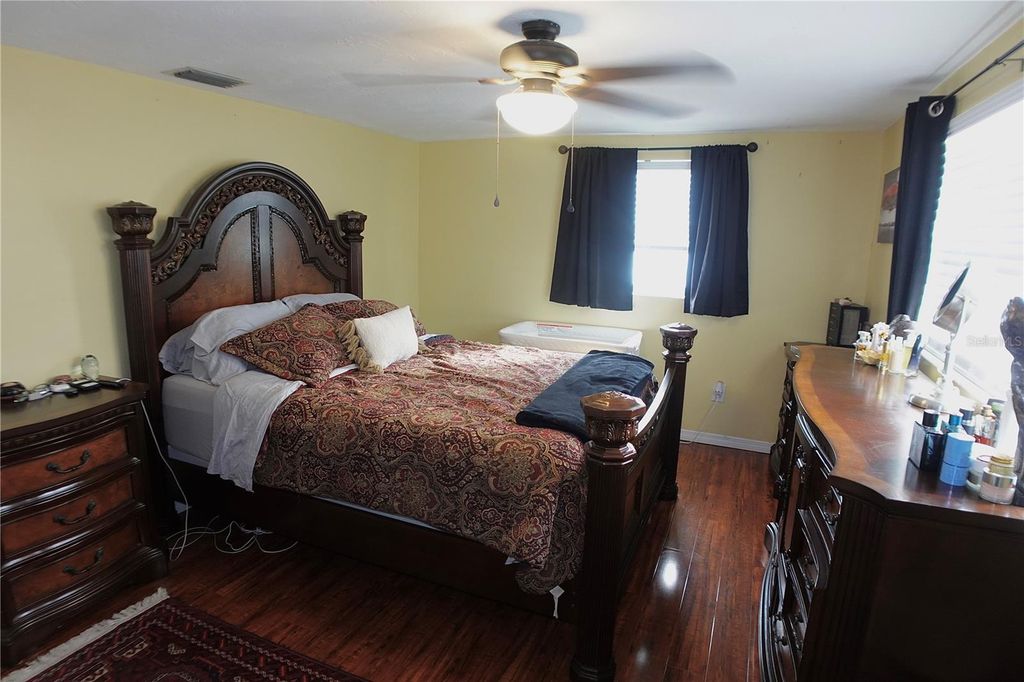 Image 8 of property listing at 3249 EISENHOWER DRIVE, Holiday, FL 34691