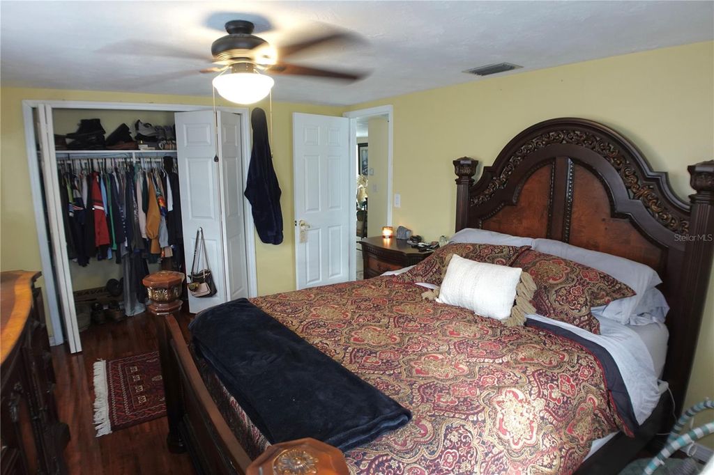 Image 9 of property listing at 3249 EISENHOWER DRIVE, Holiday, FL 34691