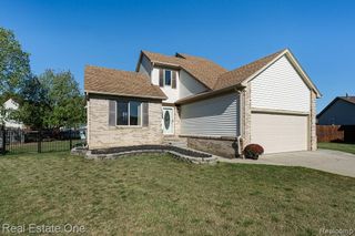 48749 Smokey Glen Court 82, New Baltimore, MI 48051