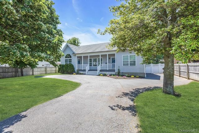 2 Lincoln Avenue, Islip Terrace, NY 11752