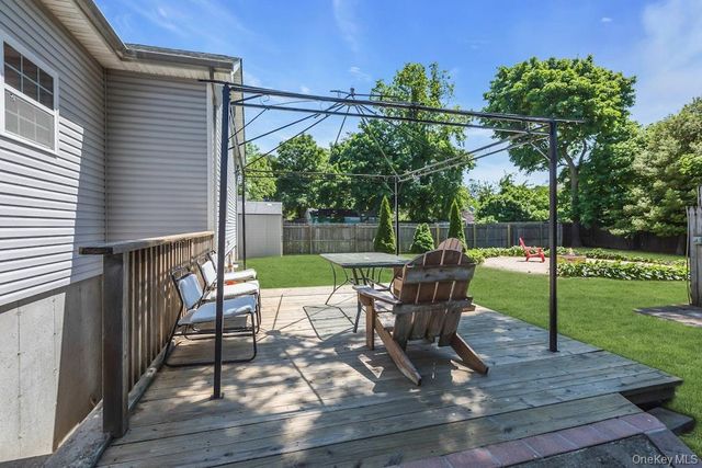 2 Lincoln Avenue, Islip Terrace, NY 11752