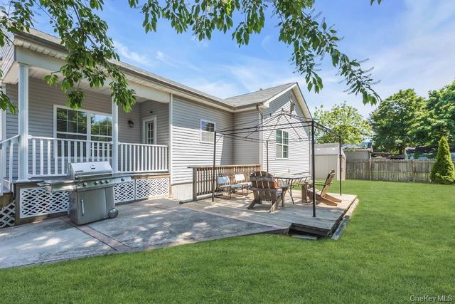 2 Lincoln Avenue, Islip Terrace, NY 11752