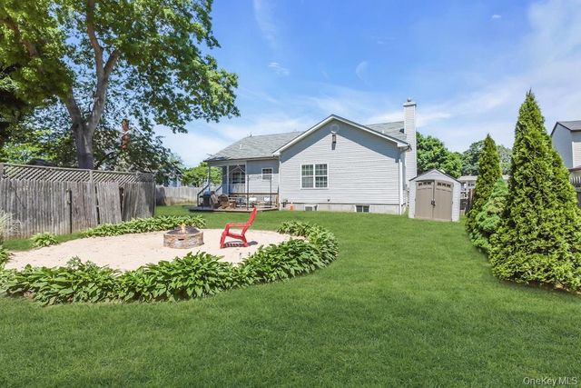 2 Lincoln Avenue, Islip Terrace, NY 11752