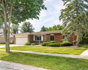 1089 Shallowdale Drive, Troy, MI 48085