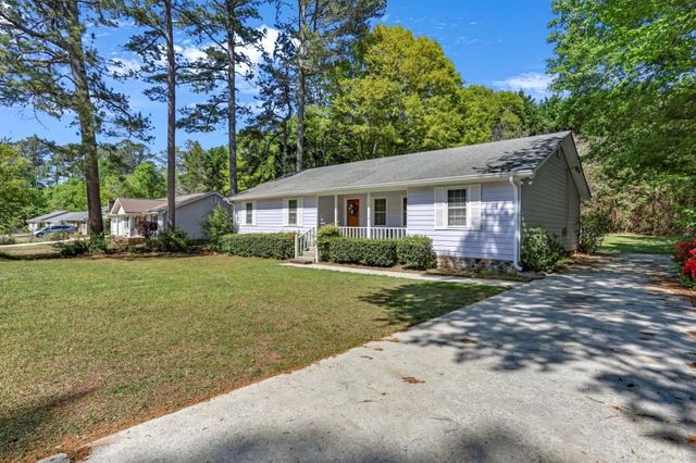 1121 Granite Lane, Loganville, GA 30052