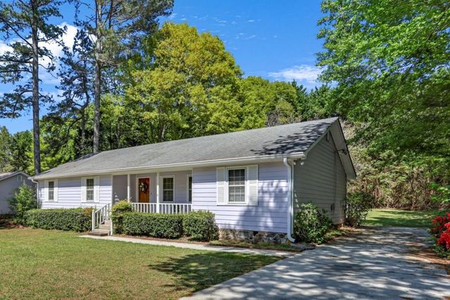 1121 Granite Lane, Loganville, GA 30052