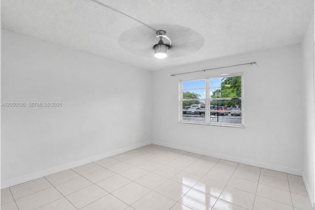 8501 NW 8th St 105, Miami, FL 33126