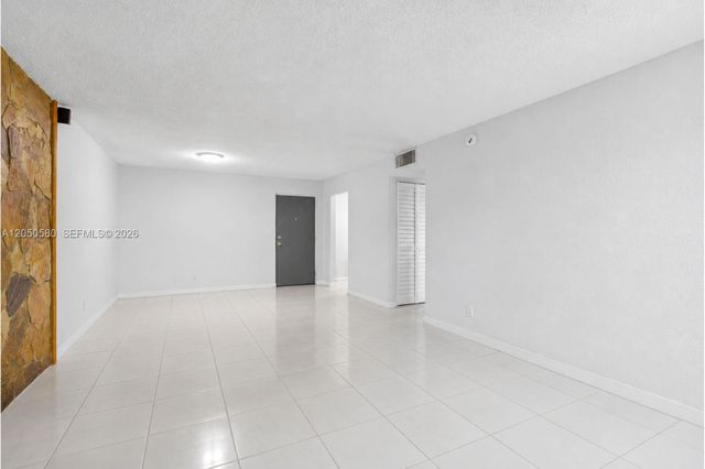 8501 NW 8th St 105, Miami, FL 33126