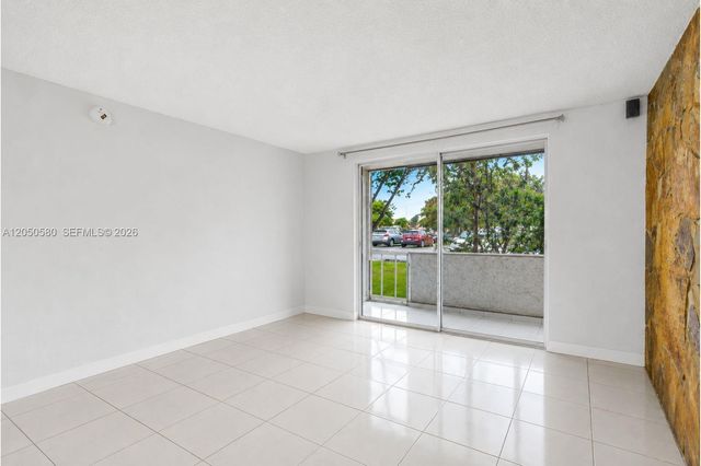 8501 NW 8th St 105, Miami, FL 33126