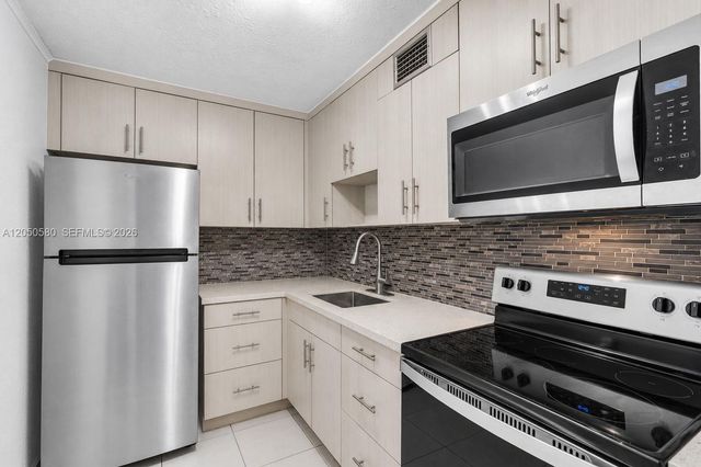 8501 NW 8th St 105, Miami, FL 33126