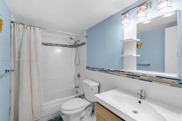 8501 NW 8th St 105, Miami, FL 33126