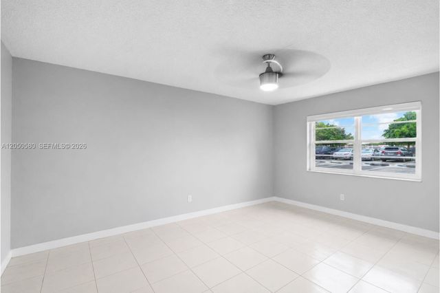 8501 NW 8th St 105, Miami, FL 33126