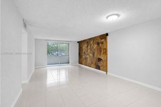 8501 NW 8th St 105, Miami, FL 33126