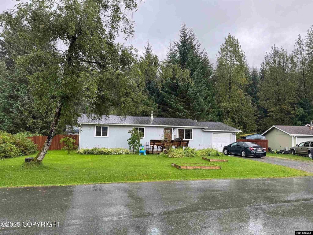 8824 Gail Avenue, Juneau, AK 99801