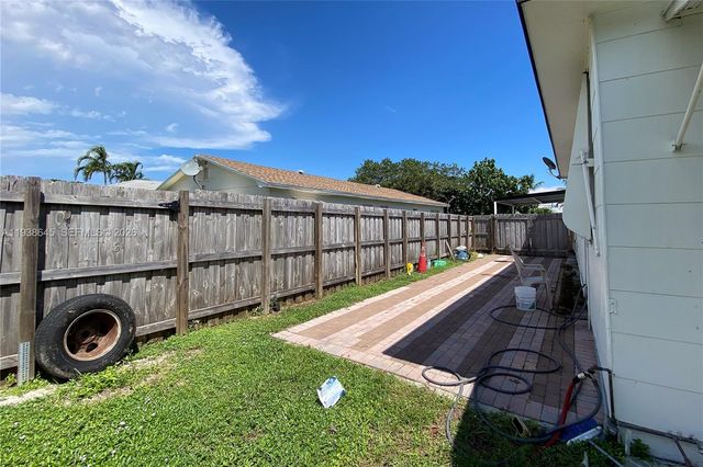 1109 S M St, Lake Worth, FL 33460