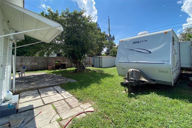 1109 S M St, Lake Worth, FL 33460