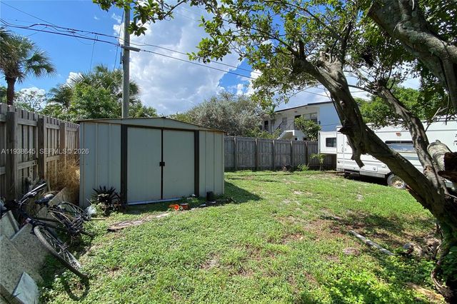 1109 S M St, Lake Worth, FL 33460