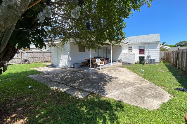 1109 S M St, Lake Worth, FL 33460