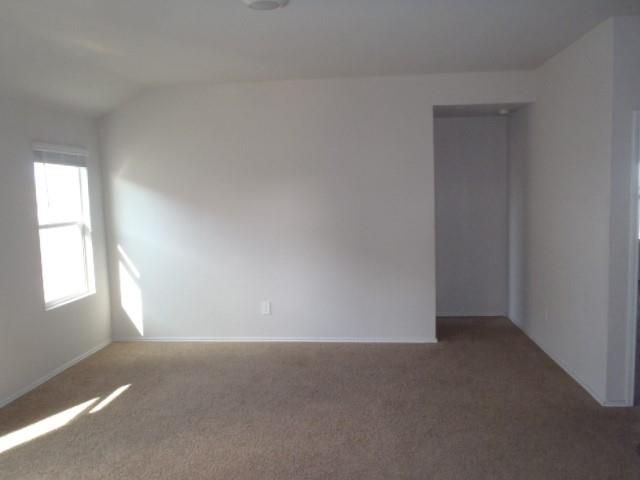 221 Calgary LN, San Marcos, TX 78666