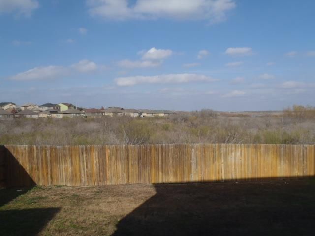 221 Calgary LN, San Marcos, TX 78666