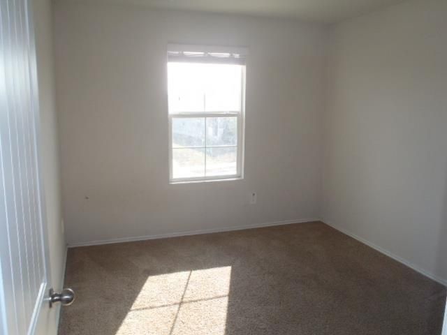 221 Calgary LN, San Marcos, TX 78666