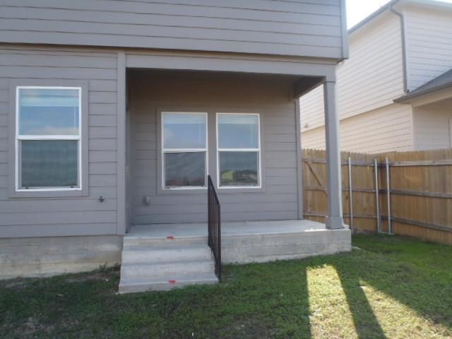 221 Calgary LN, San Marcos, TX 78666