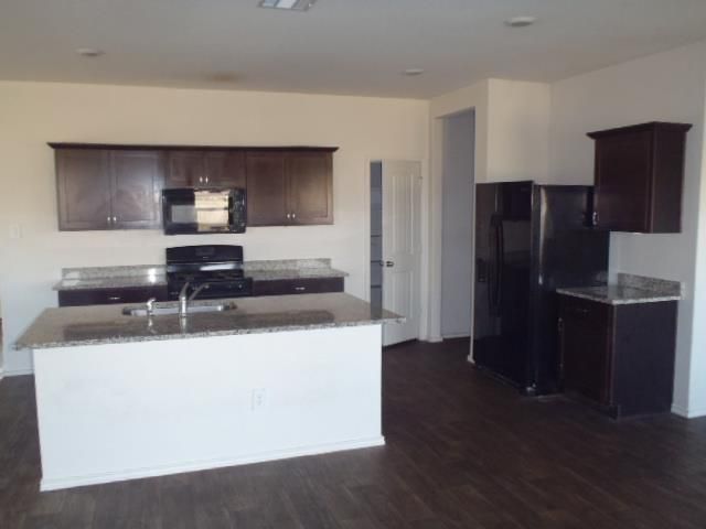 221 Calgary LN, San Marcos, TX 78666