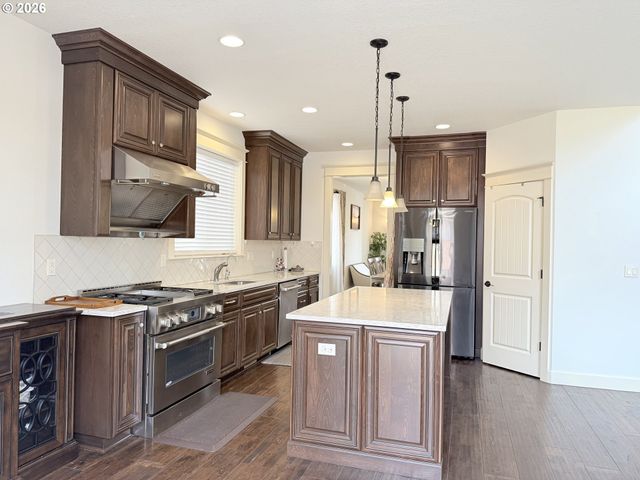 13526 Se ELLEN Dr, Clackamas, OR 97015