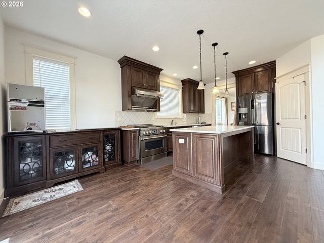 13526 Se ELLEN Dr, Clackamas, OR 97015