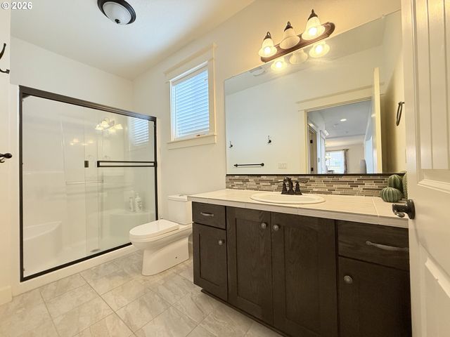 13526 Se ELLEN Dr, Clackamas, OR 97015