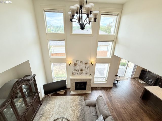 13526 Se ELLEN Dr, Clackamas, OR 97015