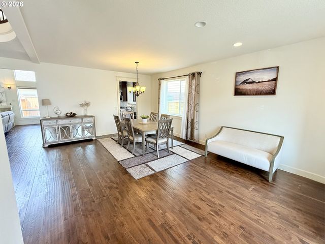 13526 Se ELLEN Dr, Clackamas, OR 97015