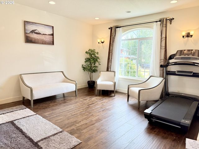 13526 Se ELLEN Dr, Clackamas, OR 97015