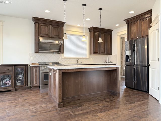 13526 Se ELLEN Dr, Clackamas, OR 97015