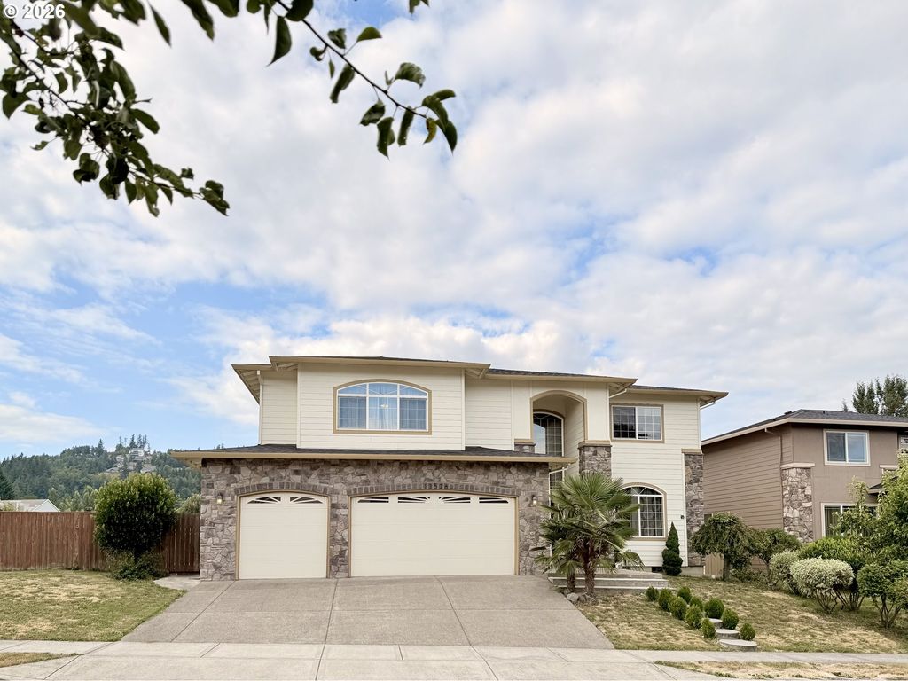 13526 Se ELLEN Dr, Clackamas, OR 97015