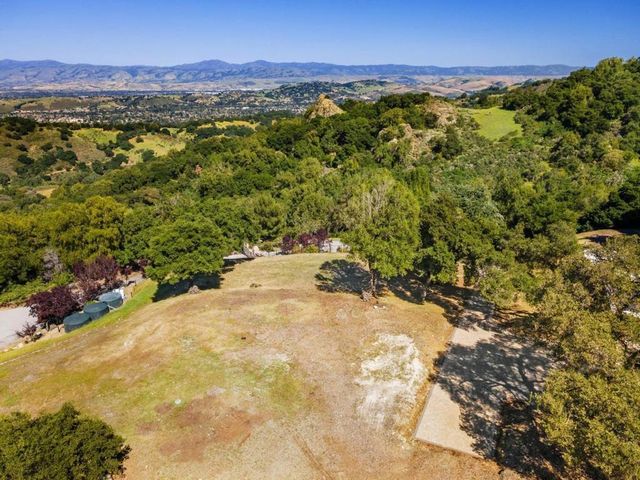 19751 Hicks Road, Los Gatos, CA 95032
