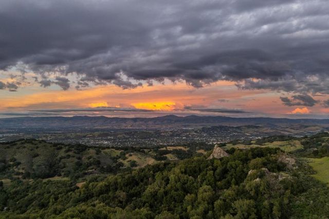 19751 Hicks Road, Los Gatos, CA 95032