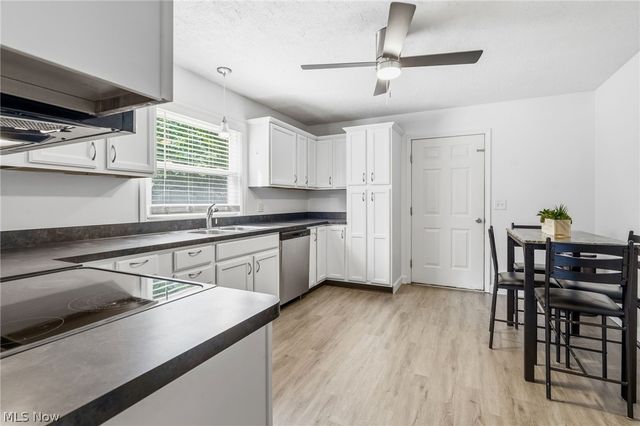 1122 Bel Air Drive NW, North Canton, OH 44720